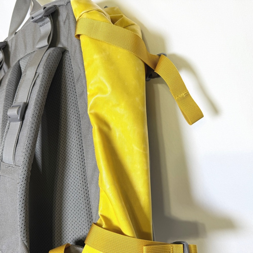 Mystery Ranch Street Zen Backpack Yellow Grey Hiking Commuter Daypack 25L - Picture 7 of 15